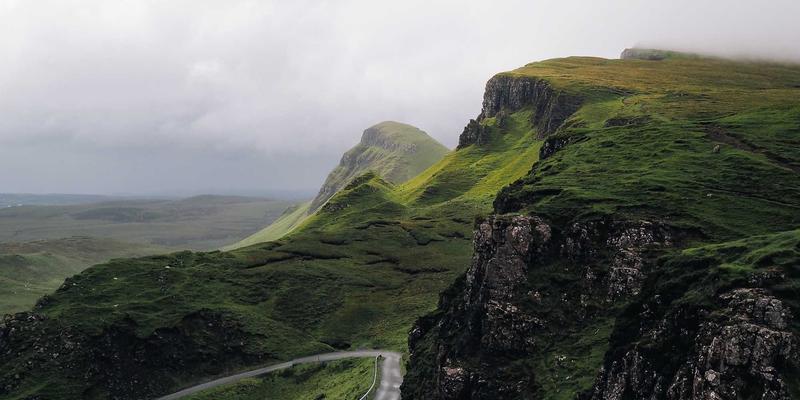 从赫本到梦露：向经典电影学习打造 iconic 红唇的护肤与美妆秘诀