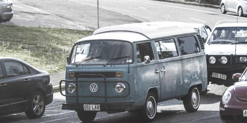 护肤与美妆指南：如何根据四季特点调整口红质地与色调