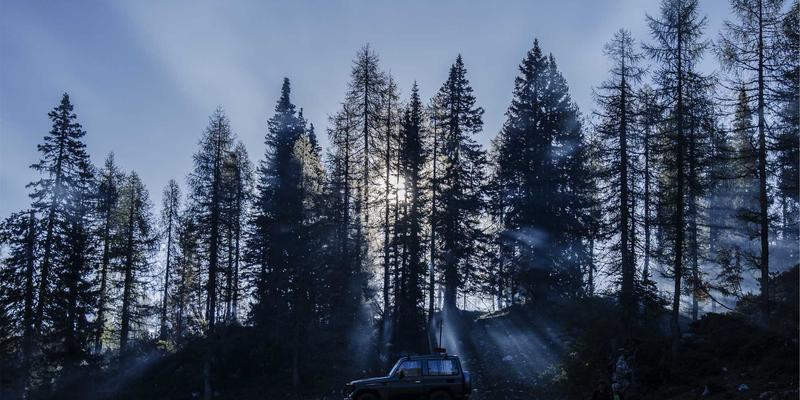 红唇20：从经典到创新的口红评测与进阶彩妆技巧