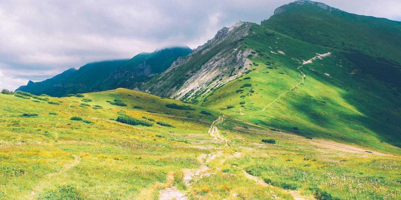 红唇21:从经典到创新的美妆密码,解锁你的专属气场