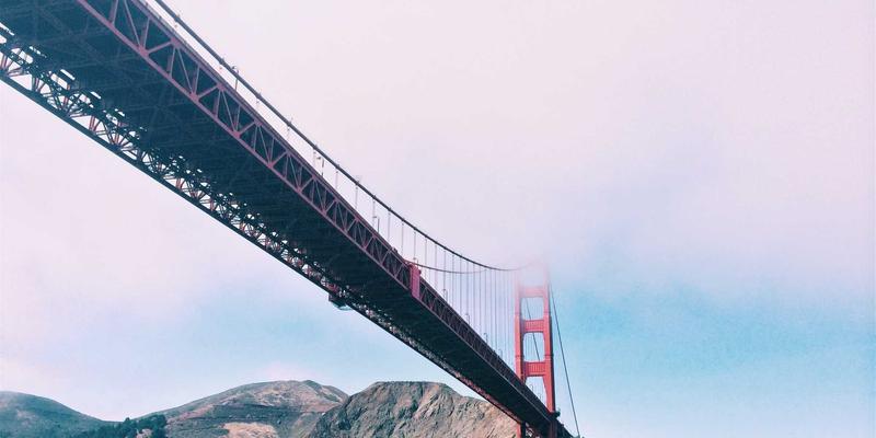 红唇24小时：从经典到先锋，揭秘一支完美口红的终极评测