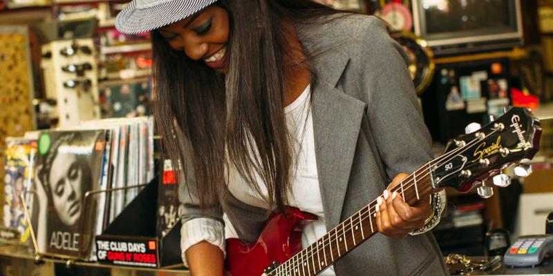 红唇与电影：经典银幕形象背后的唇妆故事与时代印记