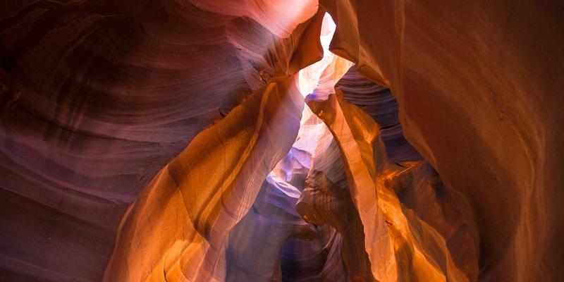 红唇与电影美学：从经典好莱坞到现代银幕，解析标志性红唇角色的造型与象征意义