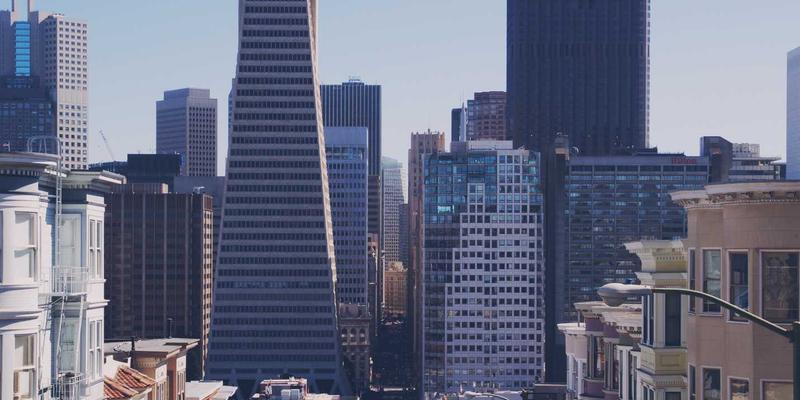 红唇妆容的历史演变与当代彩妆技巧：从复古到现代的美妆秘籍