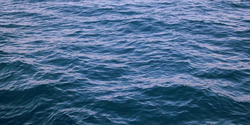 红唇的可持续革命：揭秘环保口红成分与可替换包装的美妆新趋势