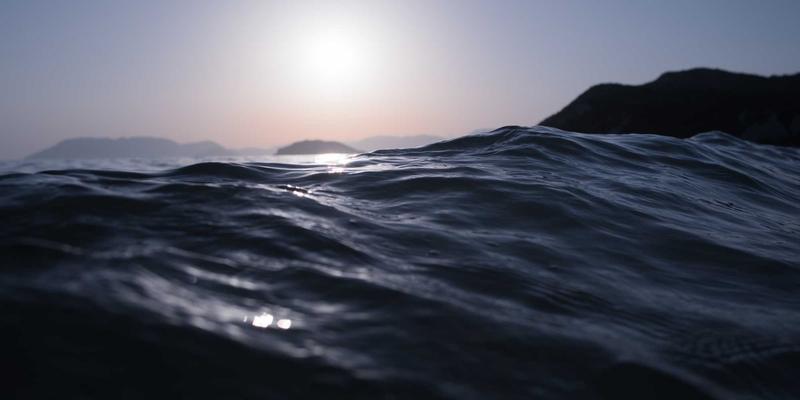 红唇的百年时尚史：从古埃及到现代T台的色彩演变与潮流轮回 | 美妆与彩妆技巧深度解析