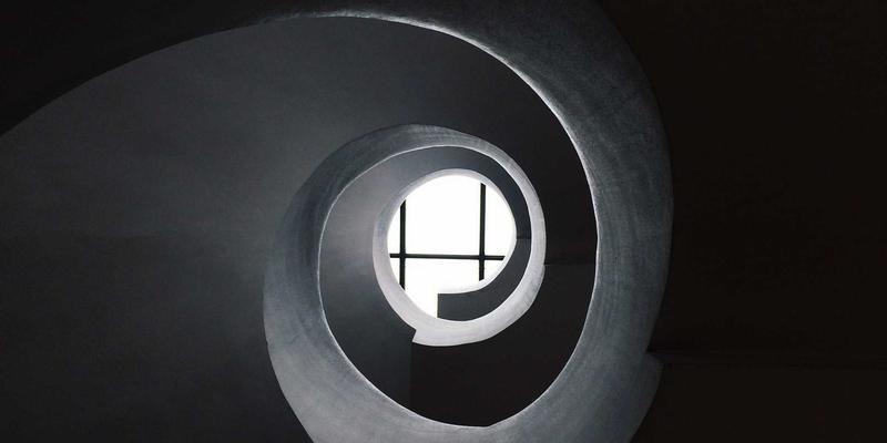 红唇的禁忌与解放：跨越文化的美妆符号学与实用彩妆技巧