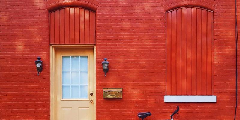 红唇艺术：从口红评测到进阶彩妆技巧，打造你的专属气场