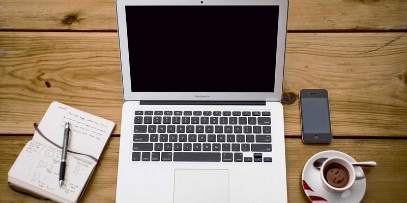 红唇艺术史：从文艺复兴肖像到现代彩妆技巧的唇部符号演变与口红评测