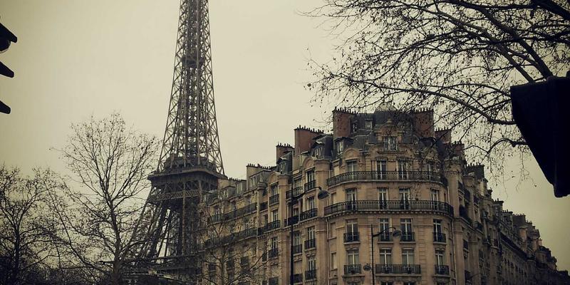 红唇进阶：从口红推荐到高阶彩妆技巧，打造你的专属气场